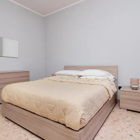 Rosa's House - Close To The Center With Balcony Apartment *