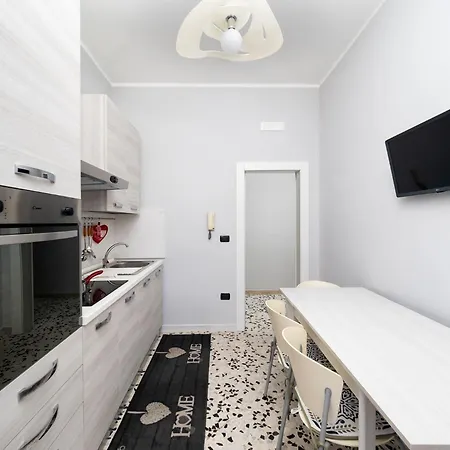 Rosa's House - Close To The Center With Balcony Apartment