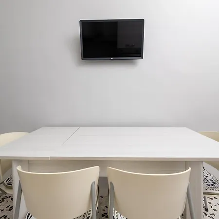 Rosa's House - Close To The Center With Balcony Apartment *