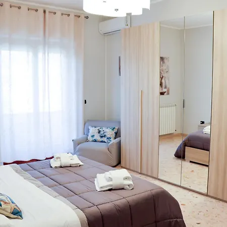 Daire Rosa's House - Spacious In The Center With Balcony