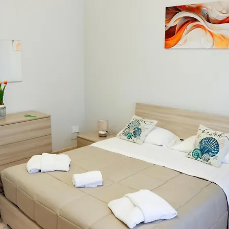 Daire Rosa's House - Spacious In The Center With Balcony *