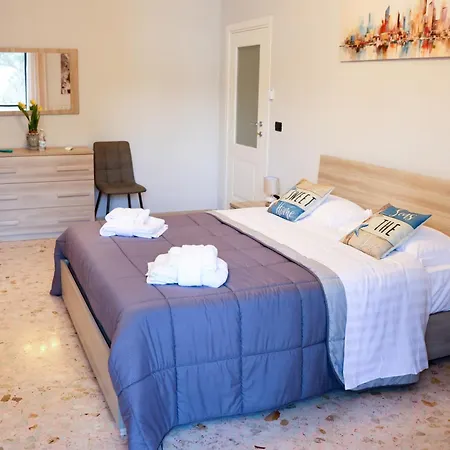 דירה Rosa's House - Spacious In The Center With Balcony סורנטו