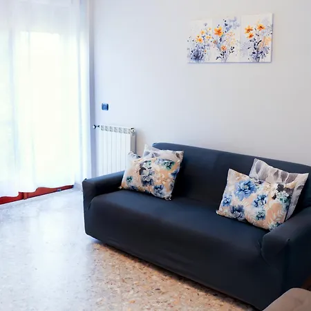 Rosa's House - Spacious In The Center With Balcony