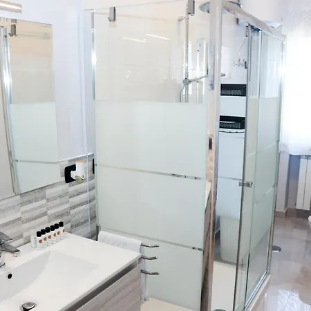 Rosa's House - Spacious In The Center With Balcony סורנטו