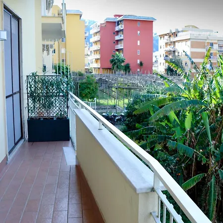 Rosa's House - Spacious In The Center With Balcony