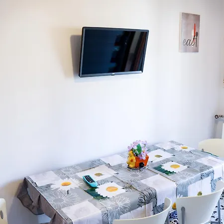 Rosa's House - Spacious In The Center With Balcony סורנטו