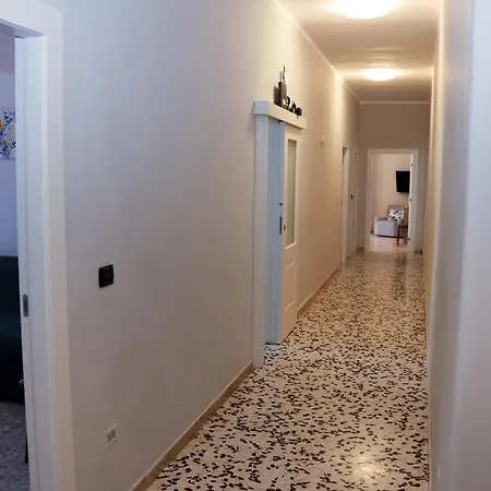 דירה Rosa's House - Spacious In The Center With Balcony